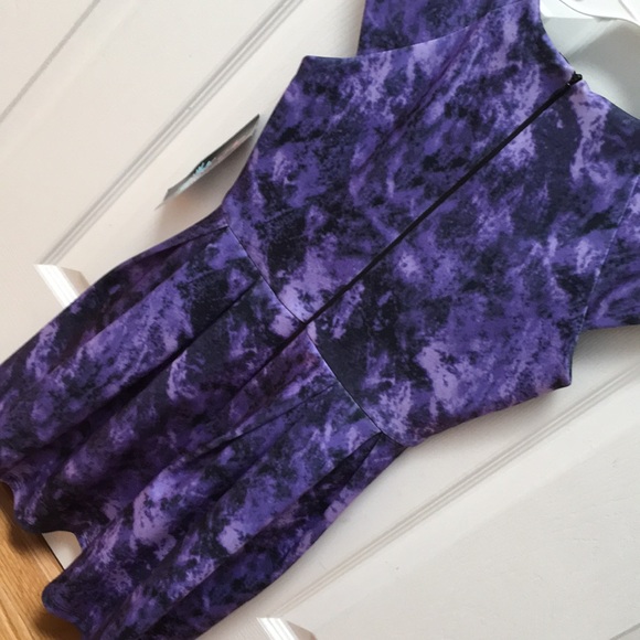 NWT cape sleeve light weight scuba dress - Picture 3 of 3